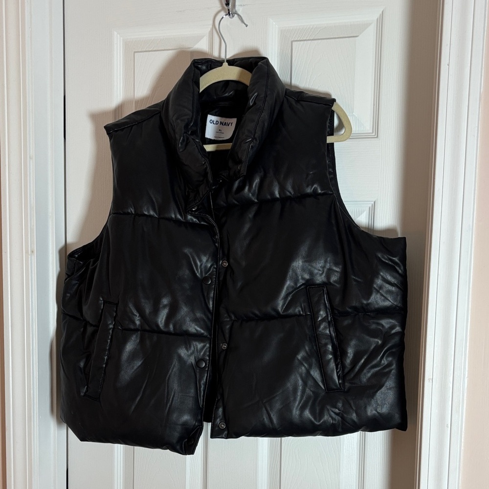 Old Navy Black Faux Leather Puffer Vest- Women’s Size XL